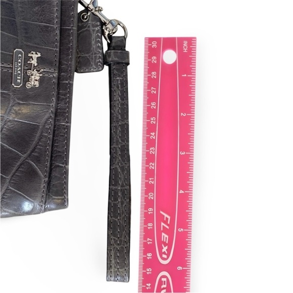 Y2K VTG Coach Ltd Ed. Madison Embossed Crocodile
Leather Medium Wristlet | 46630 - Picture 13 of 14